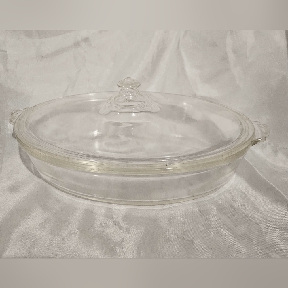 Antique Pyrex casserole dish
